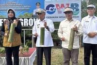 Peluncuran program Jelajah Rimba dan Budaya Kalimantan Barat (JERY) serta pencanangan Gerakan Wisata Bersih (GWB), yang secara resmi diluncurkan di kawasan Tugu Khatulistiwa, Pontianak, Rabu (11/6/2025). (Foto: ANTARA/Rendra Oxtora)