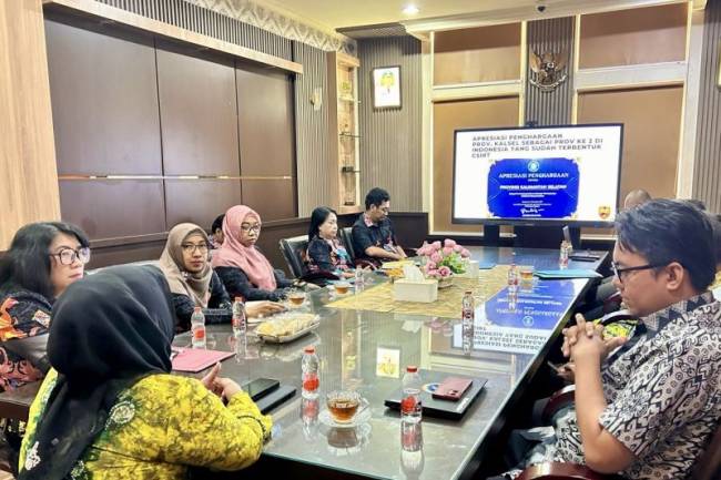 Diskominfo Provinsi Kalsel menerima kunjungan kerja Diskominfo Kota Palangkaraya Provinsi Kalimantan Tengah di Banjarbaru, Kalimantan Selatan, Jumat (13/6/2025). (Foto: ANTARA/HO-Diskominfo Kalsel)