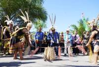Gubernur dan Wakil Gubernur Kalimantan Utara Zainal Arifin Paliwang-Ingkong Ala saat menghadiri Mubes VI KKDKB yang digelar di Lapangan Sepakbola Desa Binai, Selasa (17/6/2025). (Foto: ANTARA/HO-DKISP Kaltara)