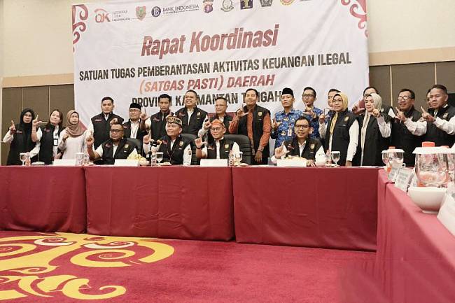 Gubernur Kalteng Agustiar Sabran dan Satgas Pasti melaksanakan rapat koordinasi, Palangka Raya, Selasa (17/6/2025). (Foto: ANTARA/M Arif Hidayat)