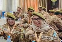 Hj. Erna Lisa Halaby (kanan)