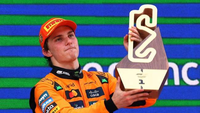 Oscar Piastri menang F1 GP Spanyol 2025 mengalahkan Lando Norris. (REUTERS/Albert Gea)