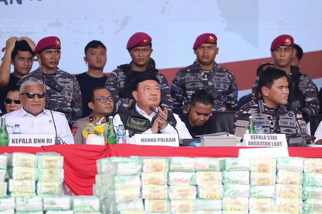Menko Polkam Budi Gunawan saat memberikan keterangan pers dalam acara pemusnahan dua ton narkoba di Batam, Kamis (12/6/2025). (Foto: ANTARA/Ho-Humas Kemenko Polkam)
