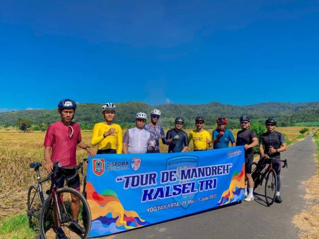 Tim Triathlon Kalsel saat menjajal trek sepeda gunung merapi. Foto : MC Kalsel