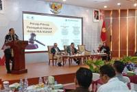 Anggota Komisi III DPR RI Rikwanto menyampaikan paparan dalam Seminar Nasional bertajuk “RUU KUHAP: Solusi atau Masalah Baru dalam Penegakan Hukum di Indonesia” yang digelar di Fakultas Hukum Universitas Jenderal Soedirman (Unsoed), Purwokerto, Kabupaten Banyumas, Jawa Tengah, Senin (16/6/2025). (Foto: ANTARA/Sumarwoto)