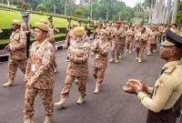 Sejumlah kepala daerah berjalan masuk untuk mengikuti retret gelombang kedua di kampus IPDN Jatinangor, Sumedang, Jawa Barat, Minggu (22/6/2025). Sebanyak 86 kepala daerah se-Indonesia mengikuti pelaksanaan retret gelombang kedua Kementerian Dalam Negeri yang dilaksanakan dari 22-26 Juni. (Foto: ANTARA FOTO/Novrian Arbi)