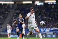 Striker timnas Indonesia Ole Romeny beraksi pada pertandingan penutup babak kualifikasi Piala Dunia 2026 Grup C melawan timnas Jepang di Stadion Suita, Prefektur Osaka, Selasa (10/6/2025). Laga ini diakhiri dengan kekalahan telak Indonesia dengan skor 0-6. (Foto: ANTARA/HO-PSSI)