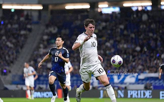 Striker timnas Indonesia Ole Romeny beraksi pada pertandingan penutup babak kualifikasi Piala Dunia 2026 Grup C melawan timnas Jepang di Stadion Suita, Prefektur Osaka, Selasa (10/6/2025). Laga ini diakhiri dengan kekalahan telak Indonesia dengan skor 0-6. (Foto: ANTARA/HO-PSSI)