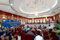 Menteri Usaha Mikro, Kecil, dan Menengah (UMKM) RI Maman Abdurrahman memimpin rapat koordinasi monitoring dan evaluasi implementasi pembiaayaan Kredit Usaha Rakyat (KUR) 2025 se-Kalimantan di Banjarmasin, Kalimantan Selatan, Rabu (18/6/2025). (SuarIndonesia/Foto: ANTARA/Latif Thohir)