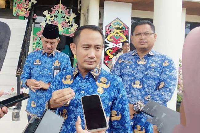 Wali Kota Palangka Raya, Kalimantan Tengah Fairid Naparin di Palangka Raya, Selasa (17/6/2025). (Foto: ANTARA/Rendhik Andika)