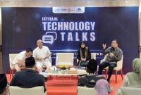 Ketua Tim Pelaksana Dewan Teknologi Informasi dan Komunikasi Nasional (Wantiknas) Ilham Akbar Habibie (kedua kiri) dan Direktur Utama BAKTI Kementerian Komunikasi dan Digital (Komdigi) Fadhilah Mathar (kedua kanan) dalam diskusi di Masjid Istiqlal, Jakarta, Rabu (9/7/2025). (ANTARA/Sean Filo M)