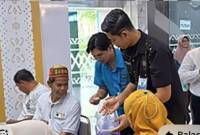 Karyawan Bank Kalsel membagikan Bubur Asyura pada peringatan 10 Muharam 1447 Hijriah di Banjarmasin, beberapa waktu lalu.