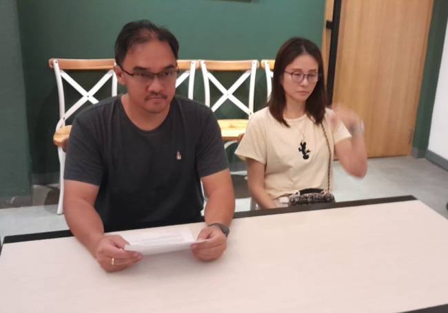 Budi Wahab dan istri