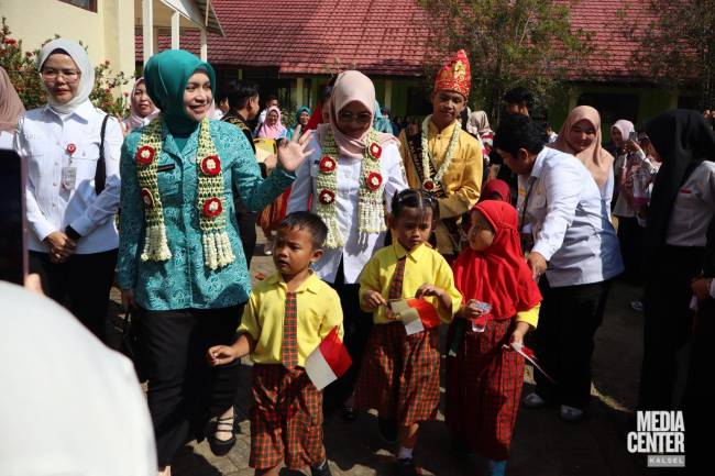 Peringati Hari Anak Nasional (HAN) 2025 di SMK Negeri 3 Banjarbaru, Rabu (23/7/2025). SuarIndonesia/Adv)