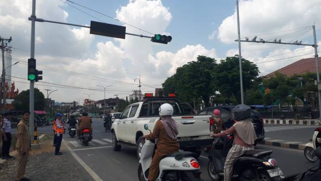 Dinas Perhubungan Kabupaten Balangan mulai mengaktifkan Alat Pemberi Isyarat Lalu Lintas. (SuarIndonesia/Adv)