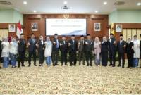 FOTO BERSAMA-Foto bersama direktur utama Bank Kalsel Fahrudin dan komisaris lama dan komisaris baru Bank Kalsel