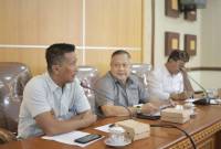 Wakil Ketua Komisi IV DPRD (Kalsel), H. Gusti Iskandar Sukma Alamsyah. (tengah). (SuarIndonesia/Ist)