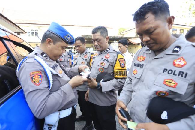 Bidang Profesi dan Pengamanan (Bid Propam) Polda Kalimantan Selatan (Kalsel), periksa sejumlah persenel atau anggota Polresta Banjarmasin, Senin (28/7/2025). (SuarIndonesia/YI)
