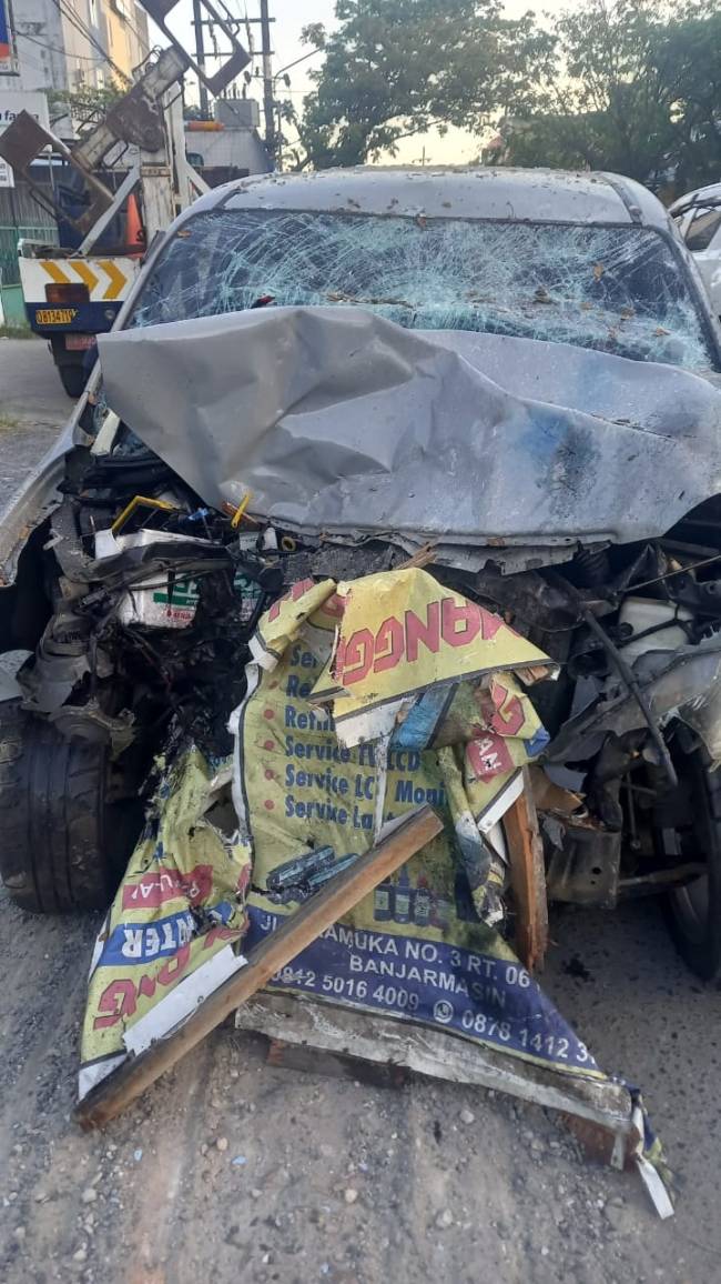 Mobil dan sepeda motor yang telah diamankan anggota Satlantas Pplresta Banjarmasin. (SuarIndonesia/YI) 