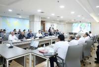 Gubernur Kalimantan Selatan (Kalsel) Muhidin (kiri depan) dan jajaran Direktorat Jenderal Perhubungan Udara Kementerian Perhubungan membahas memperpanjang landasan Bandara Internasional Syamsudin Noor Banjarmasin, Kota Banjarbaru dan pengembangan Bandara Gusti Syamsir Alam Kabupaten Kotabaru di Jakarta, Rabu (16/7/2025). (ANTARA/HO-Adpim Kalsel)