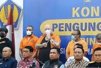 Kantor Pelayanan Utama Bea dan Cukai Tipe Madya Pabean (KPUBC TMP) C Bandara Soekarno-Hatta (Soetta) bersama Polri dan BNN berhasil mengungkap kasus peredaran dan penyelundupan narkoba dengan melibatkan lima warga negara asing (WNA) yang disampaikan dalam jumpa pers di Bandara Soekarno-Hatta, Tangerang, Banten, Kamis (10/7/2025). (ANTARA/Azmi Samsul M)