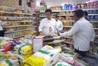 TIM DiskopUKMPerindag Kotim melakukan sidak ke sejumlah distributor beras dan swalayan di Sampit, Rabu (16/7/2025) kemarin. (Foto: Kaltengpos)