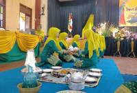Lomba tradisi beserung saprah dalam memeriahkan acara pekan kebudayaan Melayu di Singkawang, kalbar, Selasa (1/7/2025). (ANTARA/Narwati)