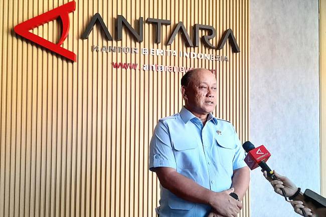 Kepala BGN Dadan Hindayana saat mengunjungi ANTARA Heritage Center di Jakarta Pusat, Rabu (30/7/2025). (ANTARA/Lintang B Prameswari)