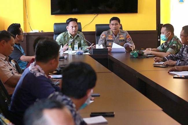 BPBD Kalsel meningkatkan kesiapsiagaan dalam menghadapi potensi bencana kebakaran hutan dan lahan (karhutla) seiring mendekatnya musim kemarau dengan mengusulkan pengadaan enam unit helikopter. (ANTARA/HO-Pemprov Kalsel)