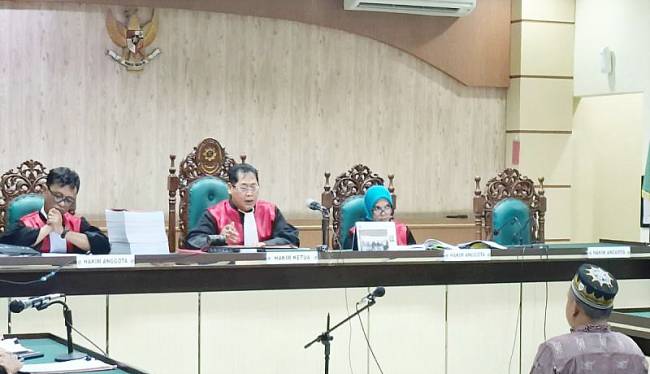 Sidang perkara kredit fiktif dengan terdakwa oknum mantan pegawai BRI Kotabaru M Dika Irawan di Pengadilan Tipikor Banjarmasin. (Dok ANTARA/Firman)