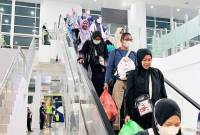 Jemaah haji Debarkasi Banjarmasin saat tiba di Bandara Syamsudin Noor Banjarmasin, Kota Banjarbaru setelah melaksanakan ibadah haji 2025 di Arab Saudi. (ANTARA/HO-Kemenag Kalsel)