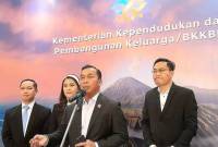 Mendukbangga/Kepala BKKBN Wihaji (depan) saat ditemui media usai acara pembukaan pelatihan dasar CPNS Kemendukbangga/BKKBN di Jakarta, Rabu (2/7/2025). (ANTARA/Lintang BP)