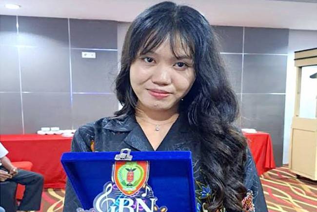 Hildayanti asal Desa Sabuh, Kabupaten Barito Utara terpilih menjadi anggota paduan suara Istana Merdeka yang mewakili Kalimantan Tengah dalam rangka peringatan Hari Ulang Tahun ke-80 RI. (ANTARA/HO-Dokpri)
