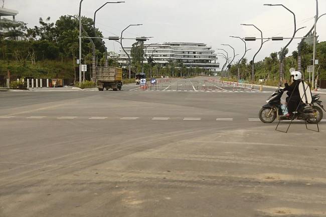 
Ruas jalan KIPP IKN di Kecamatan Sepaku, Kabupaten Penajam Paser Utara, Provinsi Kalimantan Timur. (ANTARA/Novi Abdi)