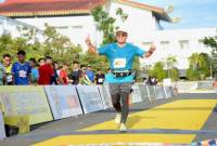 Seorang atlet berlari menjelang garis finis saat mengikuti Kejuaraan Triathlon di Banjarbaru, Kalimantan Selatan, beberapa waktu lalu. (Dok ANTARA/HO-Medcen Kalsel)
