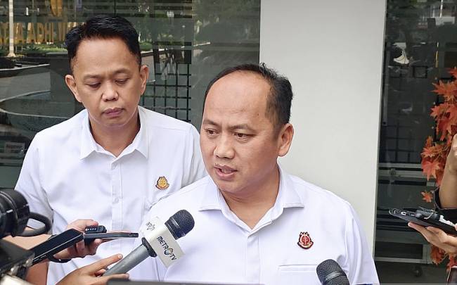 Kepala Pusat Penerangan Hukum (Kapuspenkum) Kejaksaan Agung Anang Supriatna berbicara dengan awak media di Gedung Kejaksaan Agung, Jakarta, Kamis (24/7/2025). (ANTARA/Nadia Putri Rahmani)