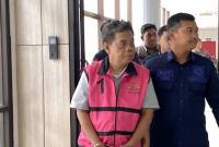 Penahanan tersangka kasus dugaan korupsi dana BUMD Kabupaten Kutai Timur oleh Kejati Kaltim. (ANTARA/HO-Dok Kejati Kaltim)