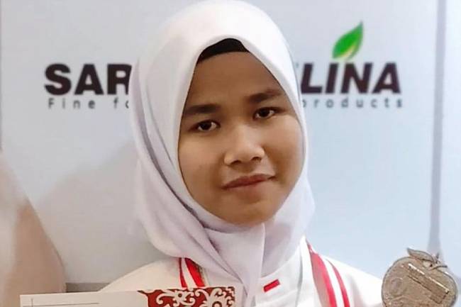 Siswi SLBN Kandangan Kabupaten Hulu Sungai Selatan (HSS), Mawaddah Warahmah meraih medali perak pada ajang kuliner bertaraf internasional, The 14th Salon Culinaire 2025 di Jakarta, Jumat (25/7/2025). (ANTARA/HO-Diskominfo HSS)
