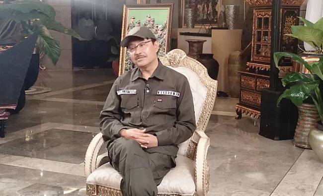 Menteri Sosial Saifullah Yusuf menjadi narasumber dalam program siniar bersama Lembaga Kantor Berita Nasional (LKBN) ANTARA di Kantor Kementerian Sosial, Salemba, Jakarta, Rabu (2/7/2025). (ANTARA/M Riezko Bima Elko Prasetyo)