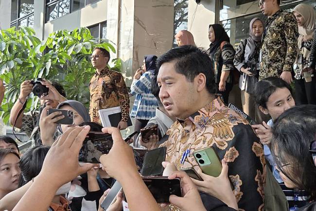 Menteri Perumahan dan Kawasan Permukiman (PKP) Maruarar Sirait di Kantor Kemenko Perumahan, Jakarta, Jumat (25/7/2025). (ANTARA/Bayu Saputra)