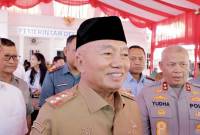 Gubernur Kalsel Muhidin (tengah) memberikan keterangan usai peluncuran Koperasi Merah Putih serentak se-Indonesia secara hybrid di Desa Indrasari, Martapura, Kabupaten Banjar, Kalimantan Selatan, Senin (21/7/2025). (ANTARA/Dokumen Pribadi)