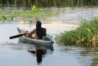 Seorang nelayan di kawasan Sungai Sebangau Palangka Raya. (ANTARA/Rendhik Andika)