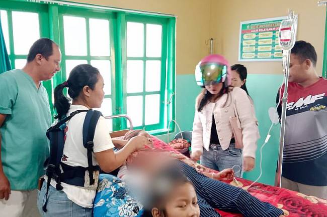 Nenek Nursehan dirawat di rumah sakit pascaserangan buaya pada Senin (21/7/2025). (ANTARA/HO-BKSDA Sampit)