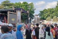 Pesta rakyat pernikahan anak Gubernur Jabar dan Wabup Garut, menyebabkan 3 orang meninggal dunia diduga berebut makan gratis. (Bisnis.com)