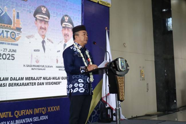 Pj. Sekdaprov Kalsel saat menyampaikan sambutan pada pembukaan MTQ di Kabupaten Banjar. Foto : MC Kalsel