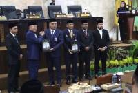 Gubernur Kalsel menerima penghargaan WTP Pemprov Kalsel yang ke 12 kalinya. Foto : MC Kalsel