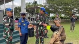 Anggota Satpol PP Kalsel yang baru disiram air tanda berakhirnya pelatihan kesamaptaan. Foto : MC Kalsel