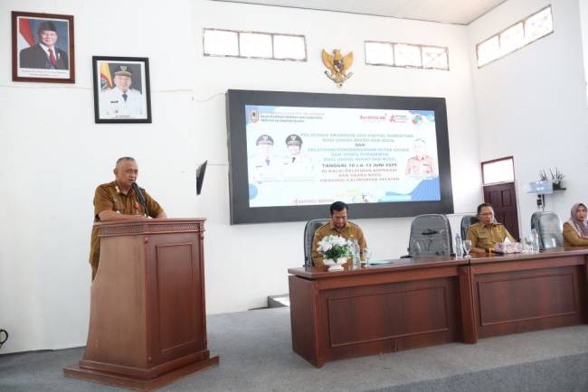 Kepala Dinas Koperasi dan UKM Provinsi Kalsel, Gusti Yanuar Noor Rifai memberikan sambutan. MC Kalsel