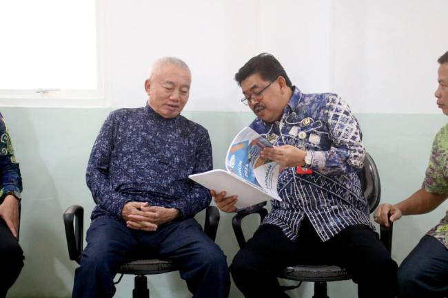 Ketua Dewas RSUD Ulin Banjarmasin saat membeberkan laporan pertanggungjawaban 2024 kepada Gubernur Kalsel. Foto : MC Kalsel