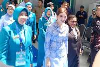 
Selfi Ananda Gibran didampingi Wamendagri Ribka Haluk, Ketua TP PKK Pusat Tri Tito Karnavian saat menghadiri puncak HKG ke-53 PKK di Samarinda, Kalimantan Timur, Selasa (8/7/2025). (ANTARA/A Rifandi)